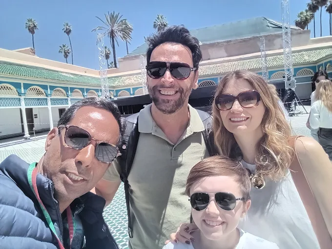 Selfie con turistas en palacio